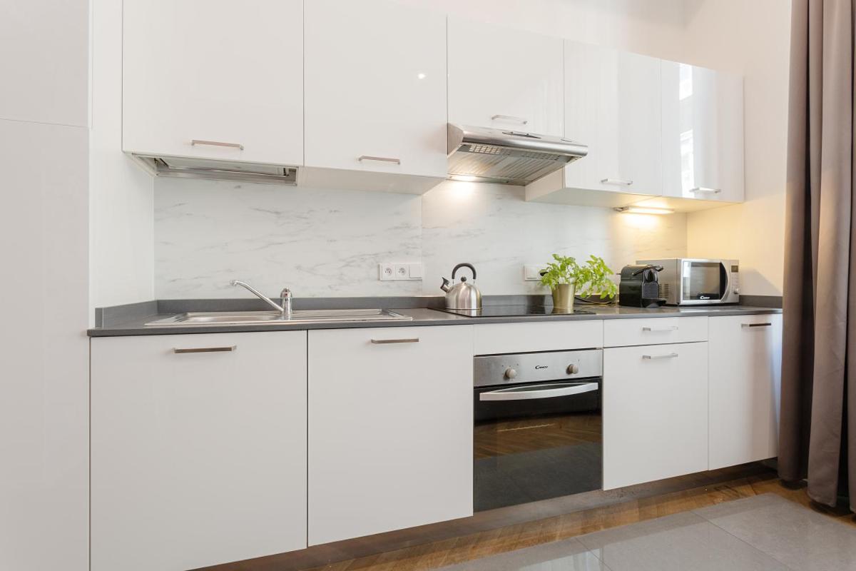 Modern Apartments Close To River Прага Екстер'єр фото
