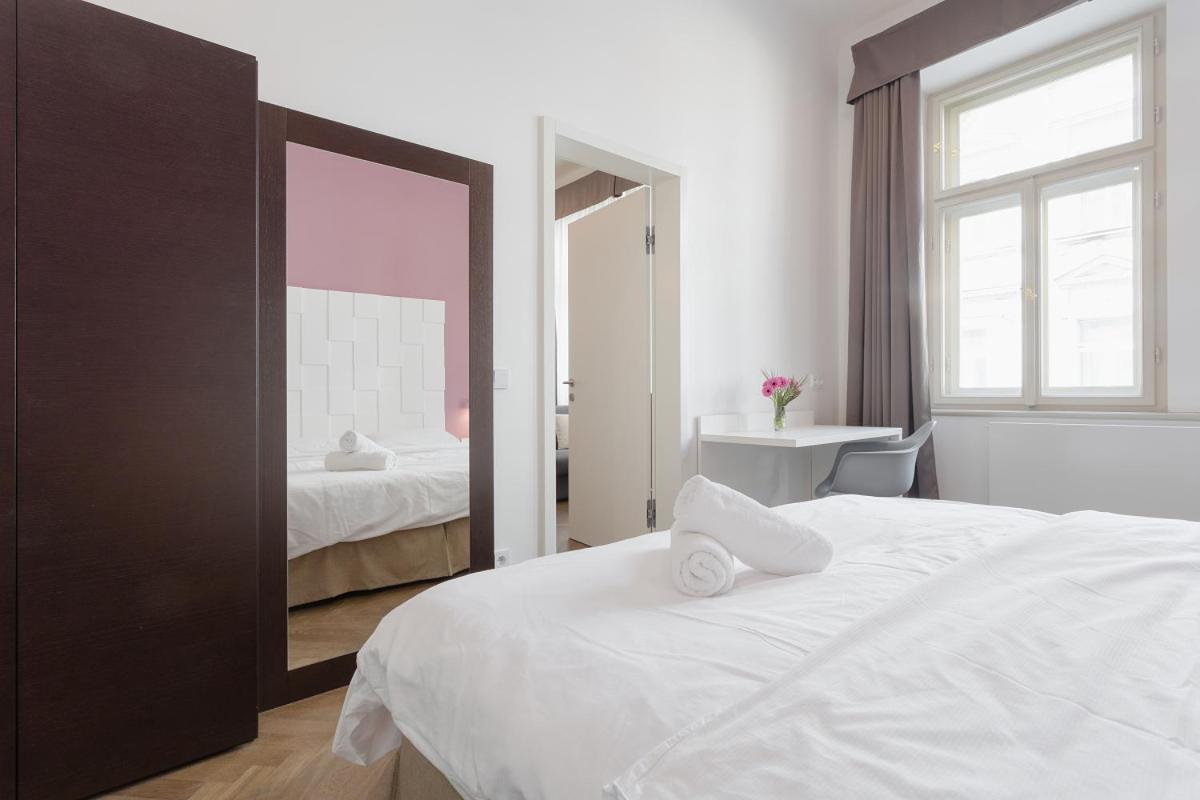 Modern Apartments Close To River Прага Екстер'єр фото