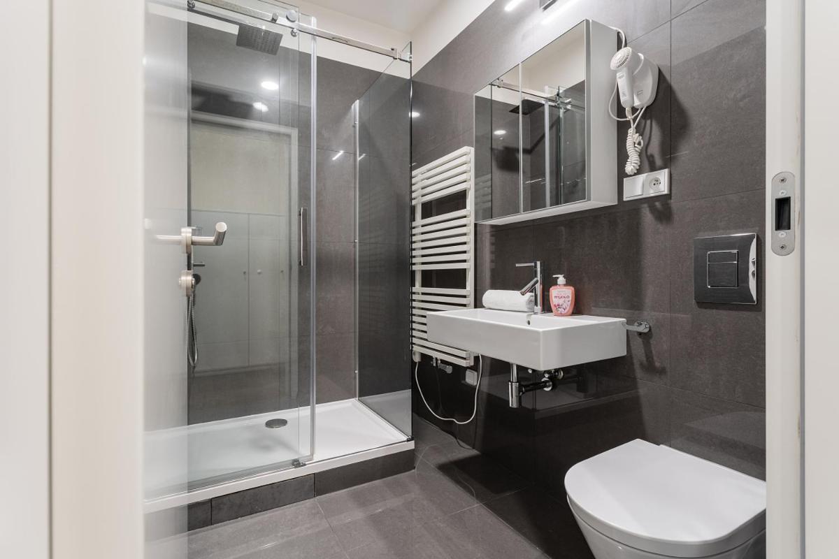 Modern Apartments Close To River Прага Екстер'єр фото