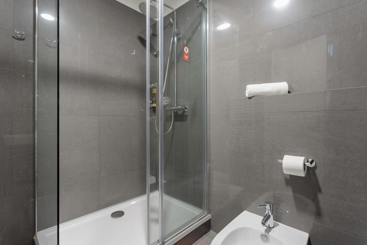 Modern Apartments Close To River Прага Екстер'єр фото