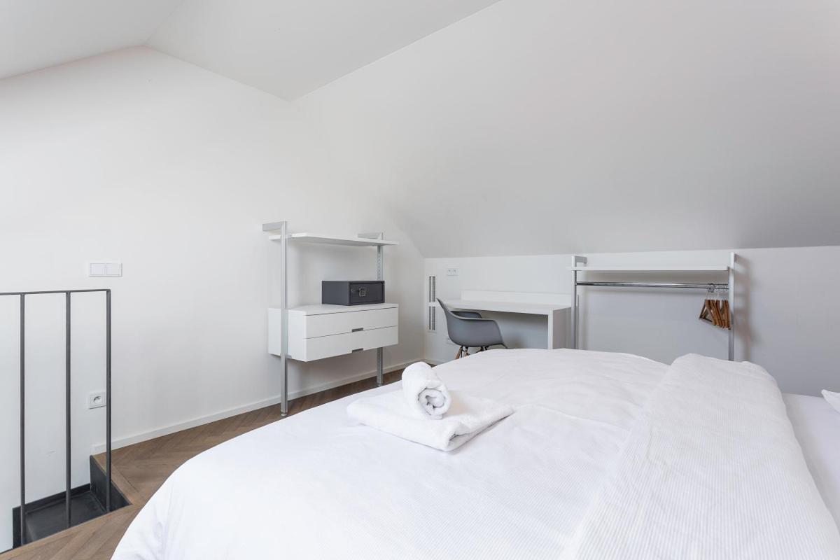 Modern Apartments Close To River Прага Екстер'єр фото