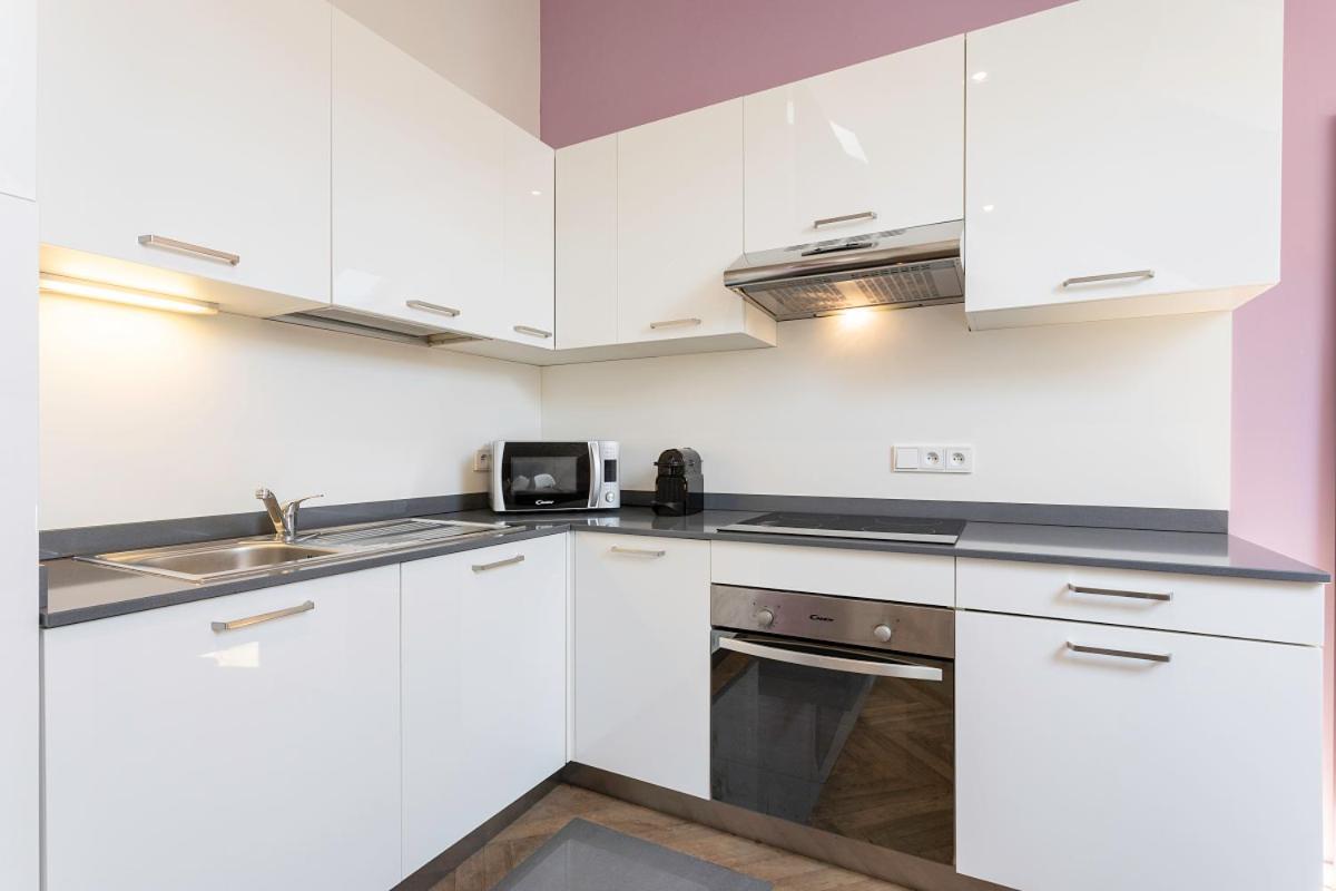 Modern Apartments Close To River Прага Екстер'єр фото